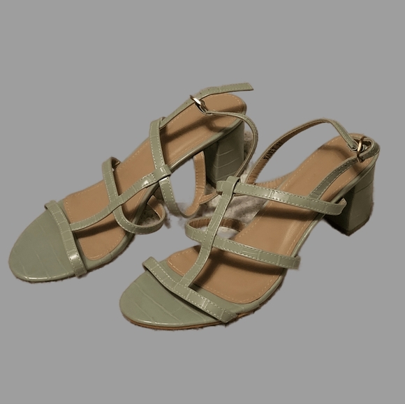 Parisian plus green heel sandals, size 11 - Picture 5 of 5